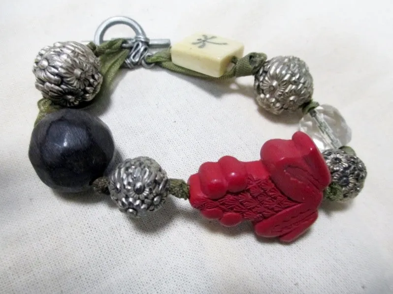 RED FROG DRAGONFLY hipster indie ethnic chunky Bead Bracelet Bangle Jewelry