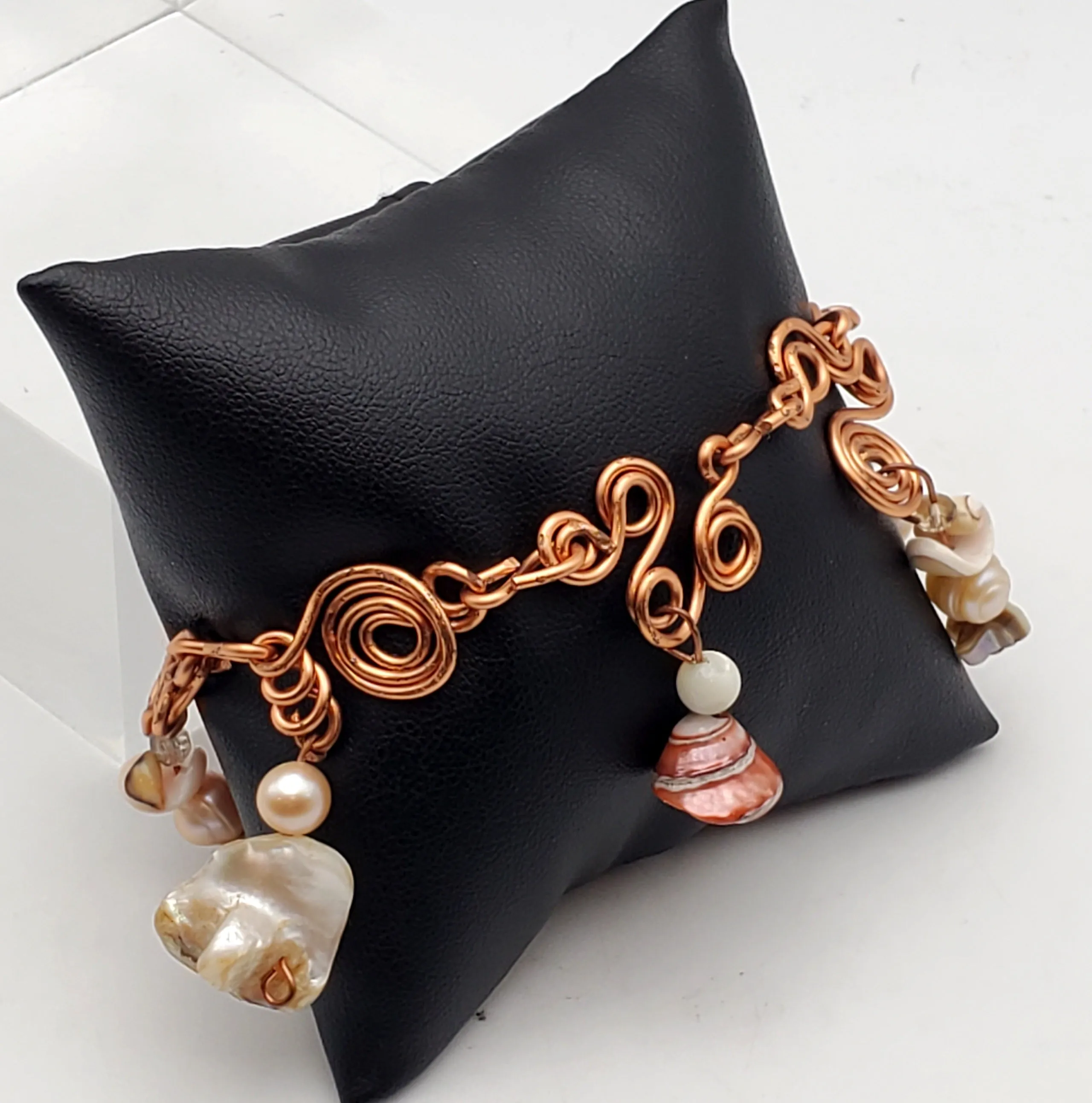 Vintage Bent Wire Copper Shell and Pearl Bracelet - 7.5"